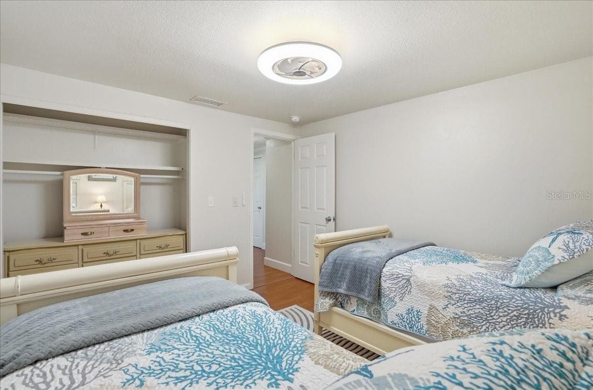 1129 Riviera StVenice, FL 34285 - 1129 RIVIERA ST, VENICE