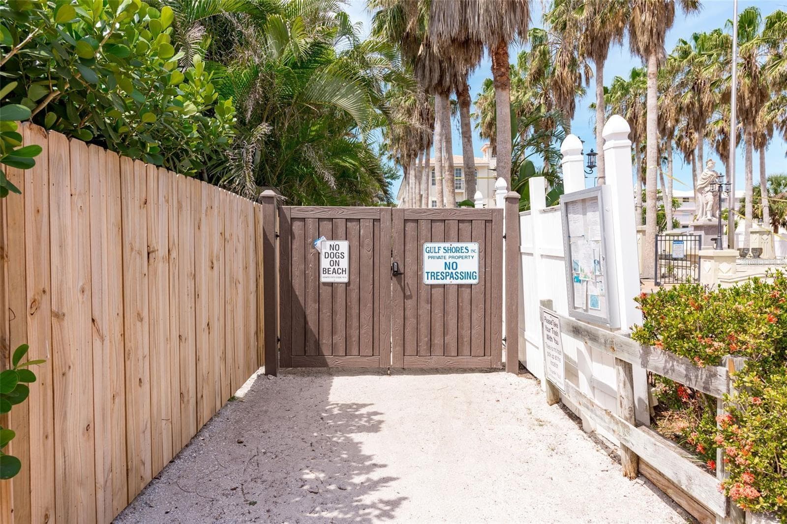 1129 Riviera StVenice, FL 34285 - 1129 RIVIERA ST, VENICE