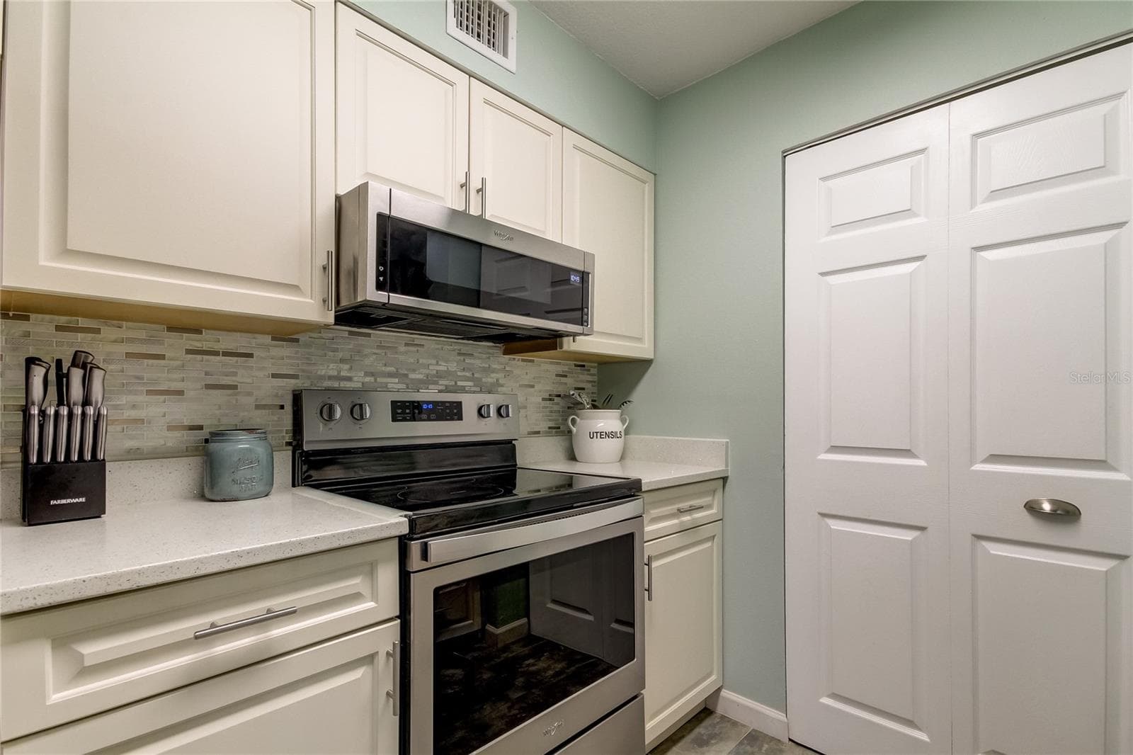 Condominium at 2400 FEATHER SOUND DR #1228, CLEARWATER, photo 10 of 45