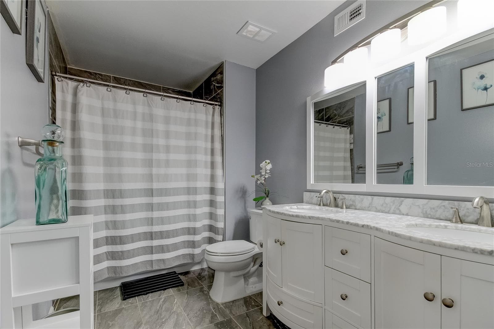 Primary En Suite Bath - 2400 FEATHER SOUND DR #1228, CLEARWATER