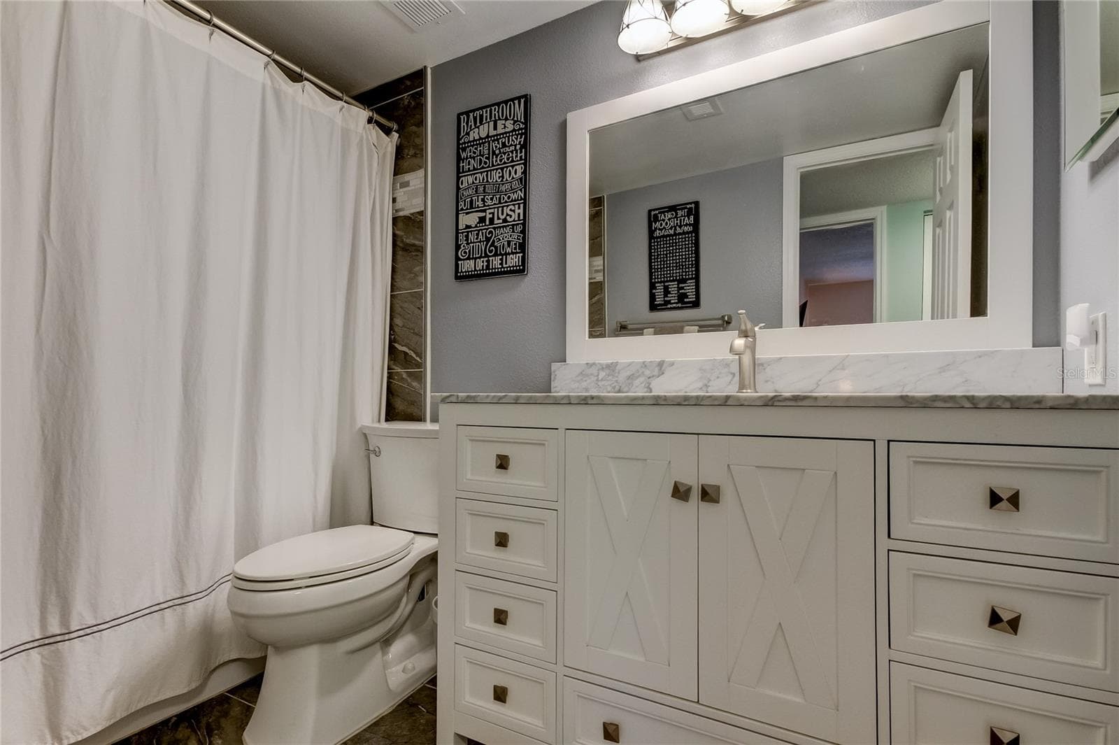 Full Guest Bath - 2400 FEATHER SOUND DR #1228, CLEARWATER
