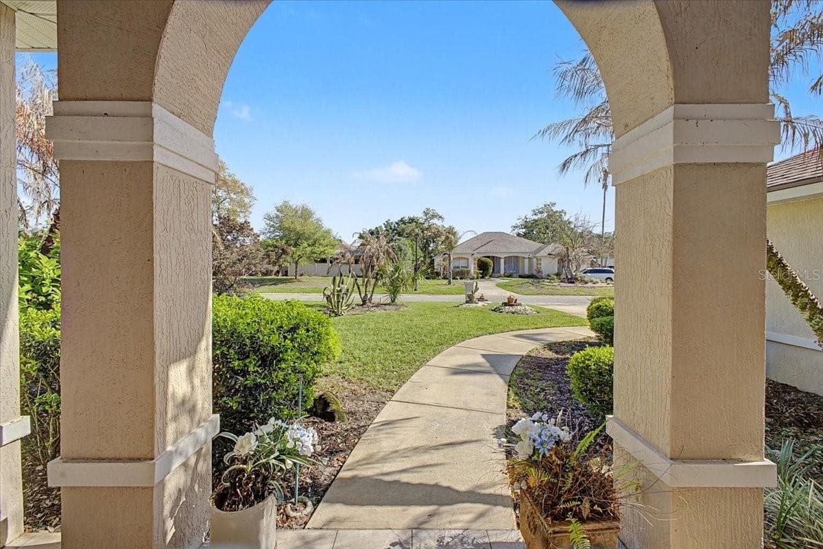 Single Family Residence at 11 CRESCENT LAKE WAY, ORMOND BEACH, photo 4 of 50