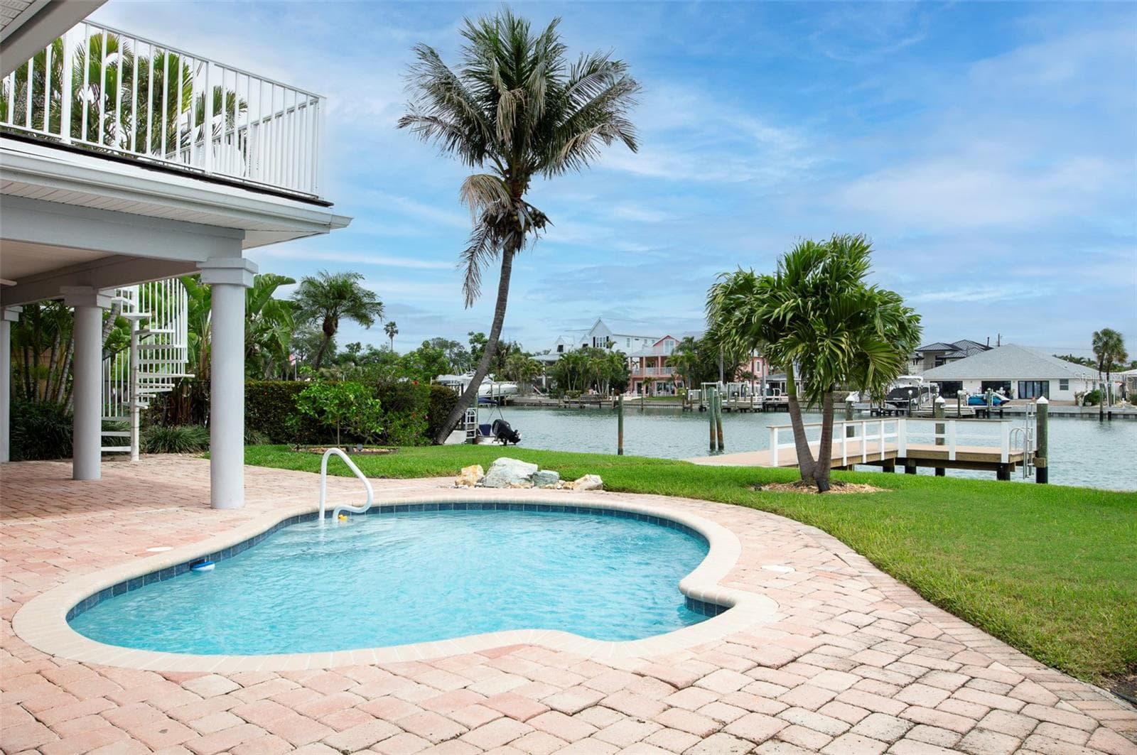 Cool off out back in your crisp pool & patio - 11855 4TH ST E, TREASURE ISLAND