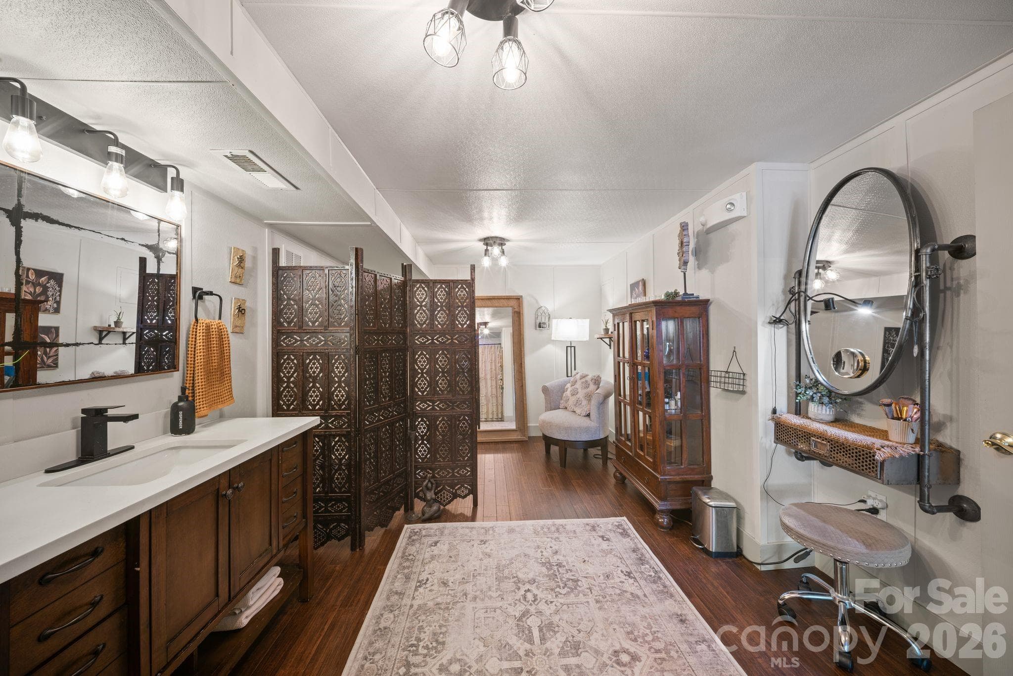 Single Family Residence at 25 View Ridge Parkway, Leicester, photo 20 of 38