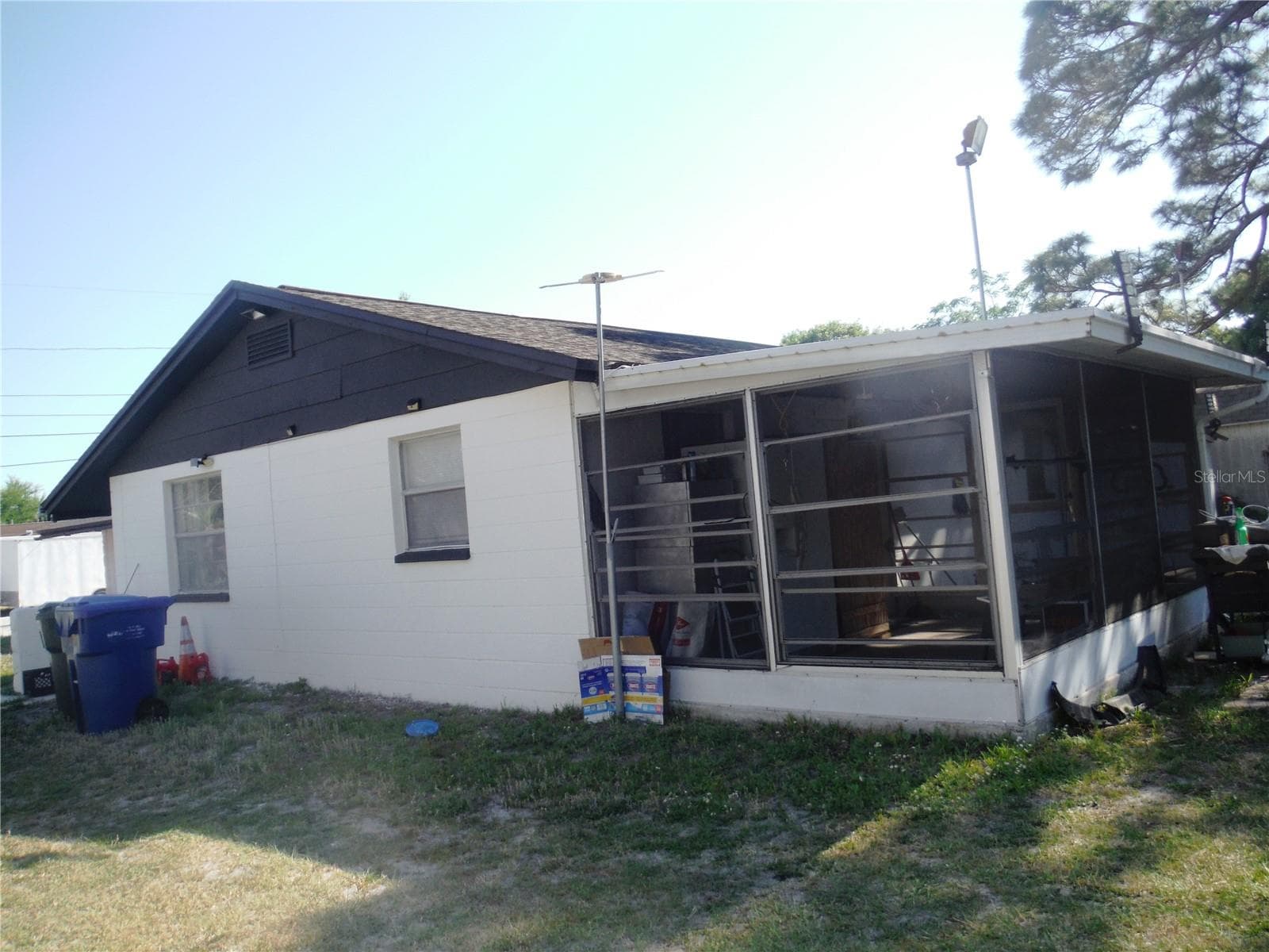Duplex at 118 LAKE AVE SE, LARGO, photo 3 of 26