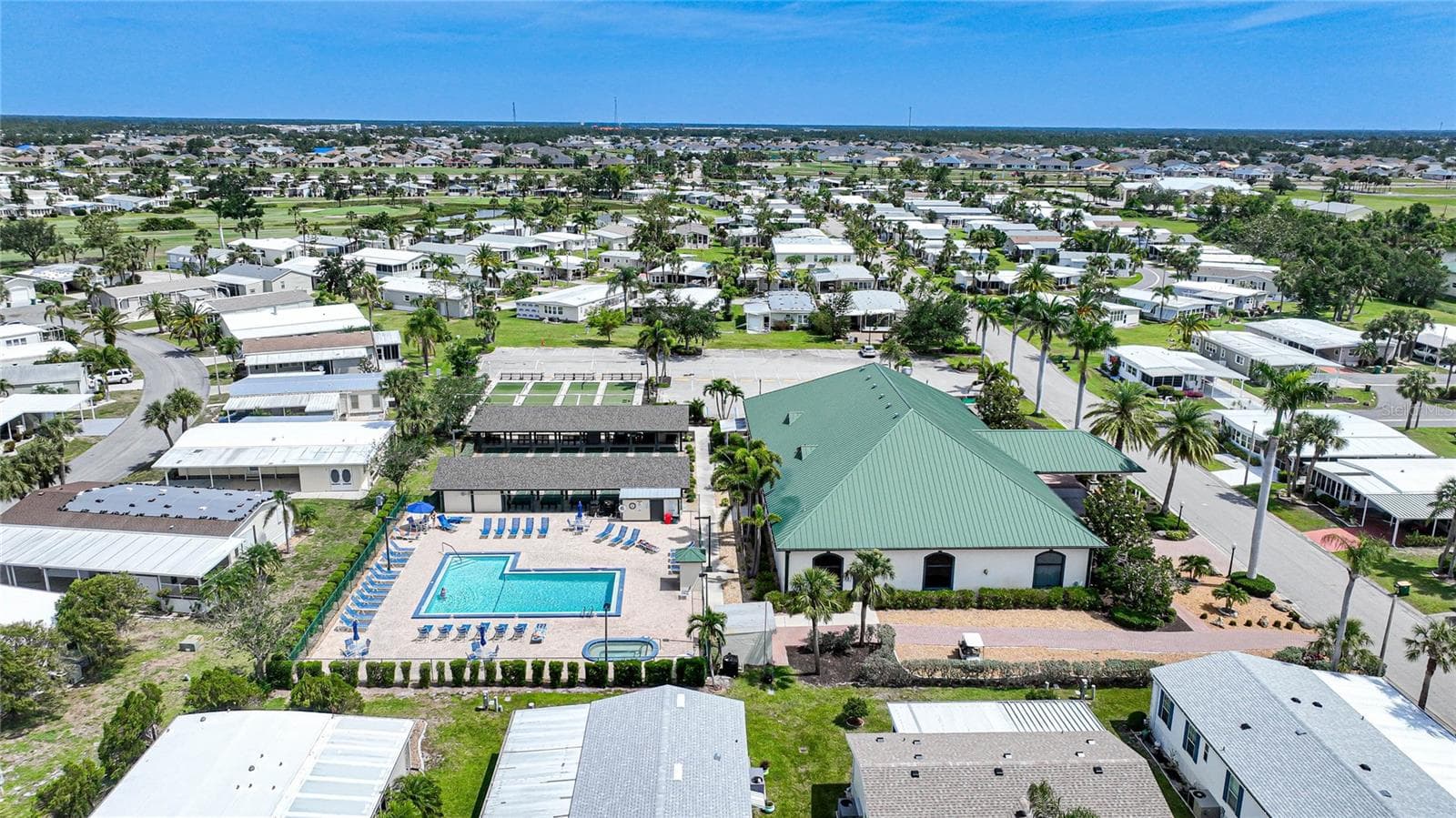 Manufactured Home at 2100 KINGS HWY #517, PORT CHARLOTTE, photo 32 of 40