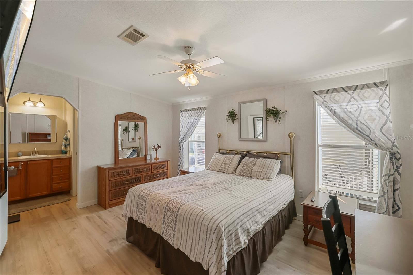 Manufactured Home at 2927 COQUINA ESPLANADE, PUNTA GORDA, photo 21 of 36
