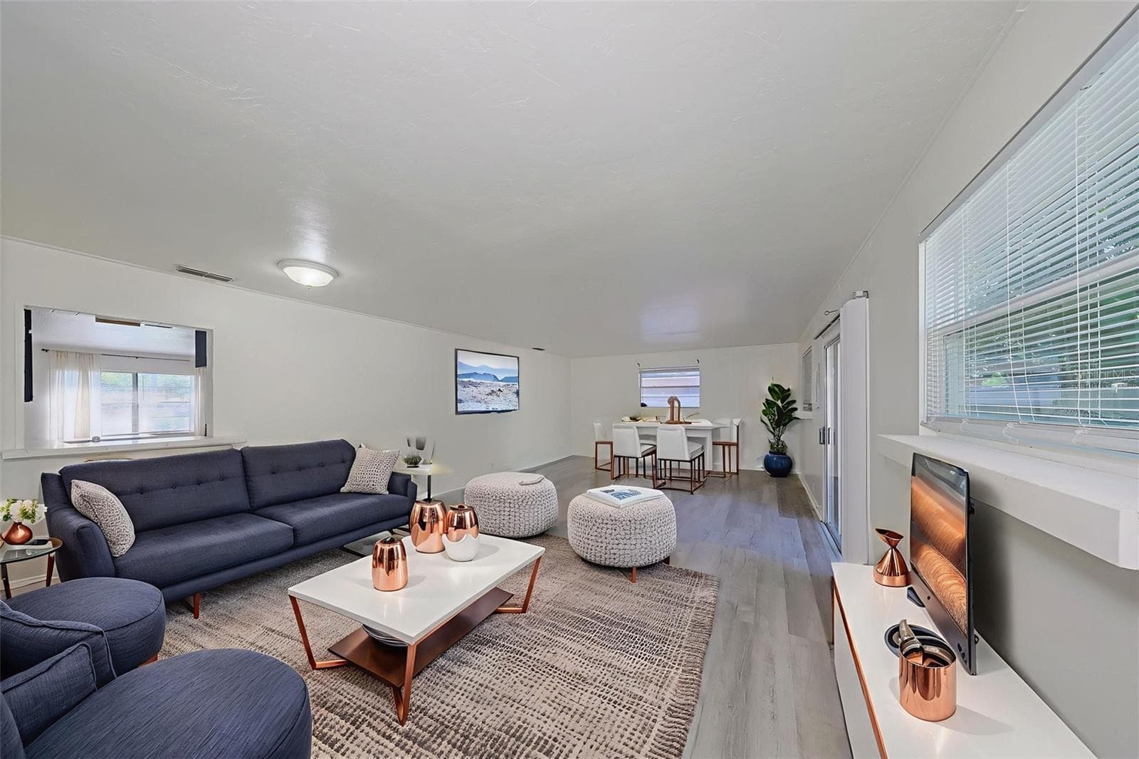 virtually staged - 1507 76TH AVE N, ST PETERSBURG