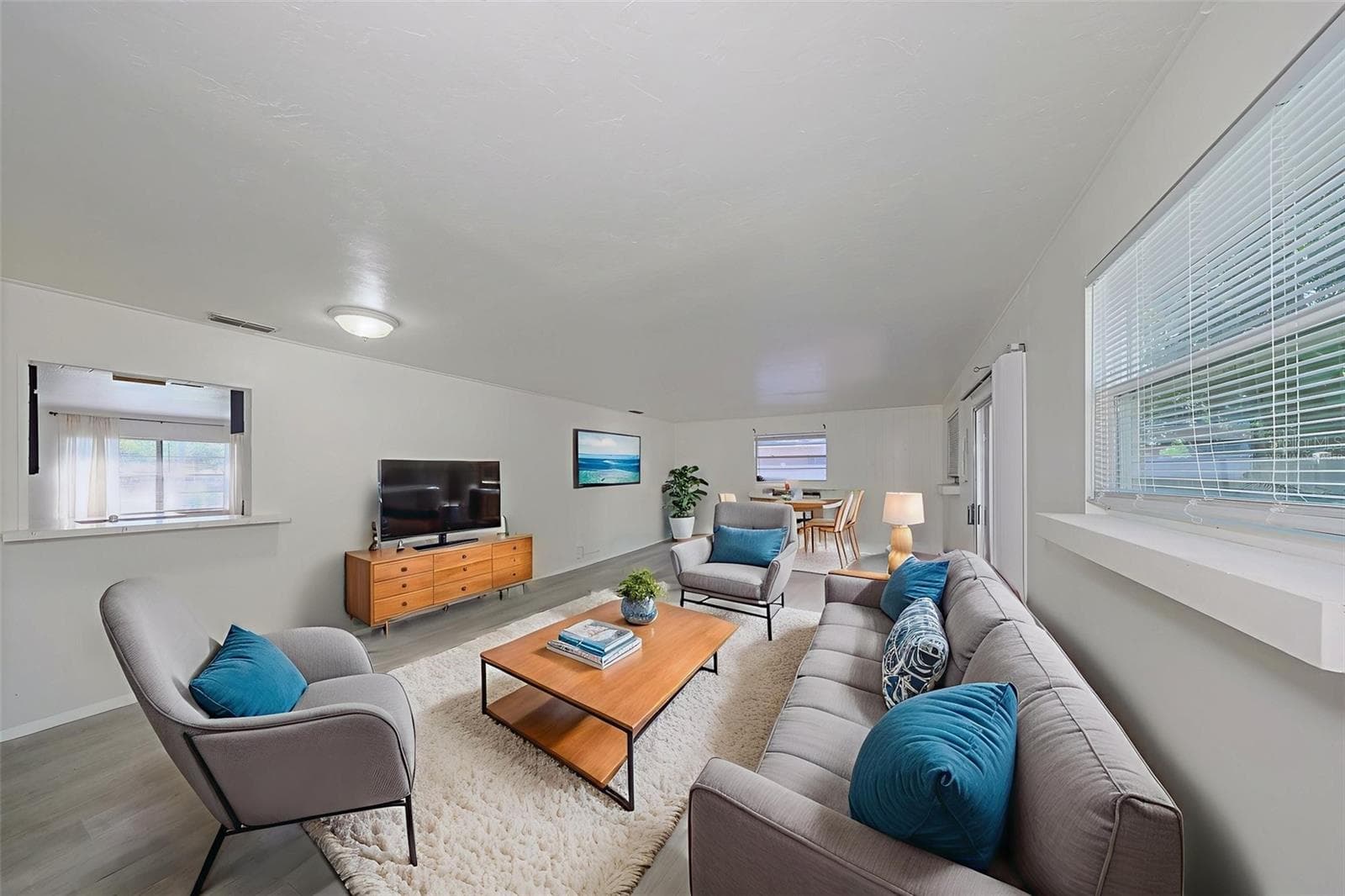 virtually staged - 1507 76TH AVE N, ST PETERSBURG