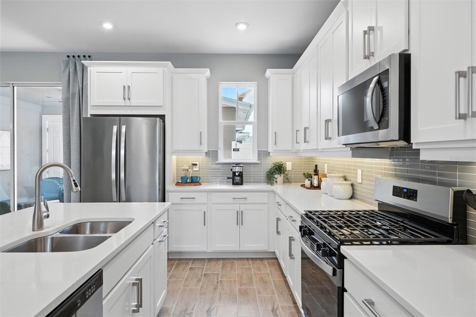 Island Village Amelia Model Kitchen - 1792 HEADLAND LOOP, CELEBRATION