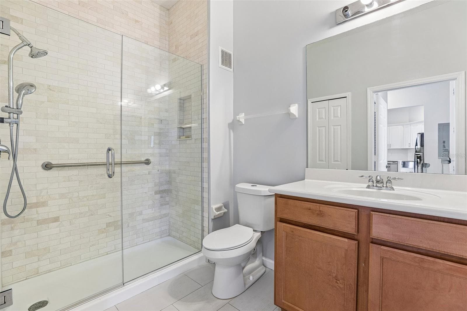 Guest bath - 2315 UPPER PARK RD #302, ORLANDO