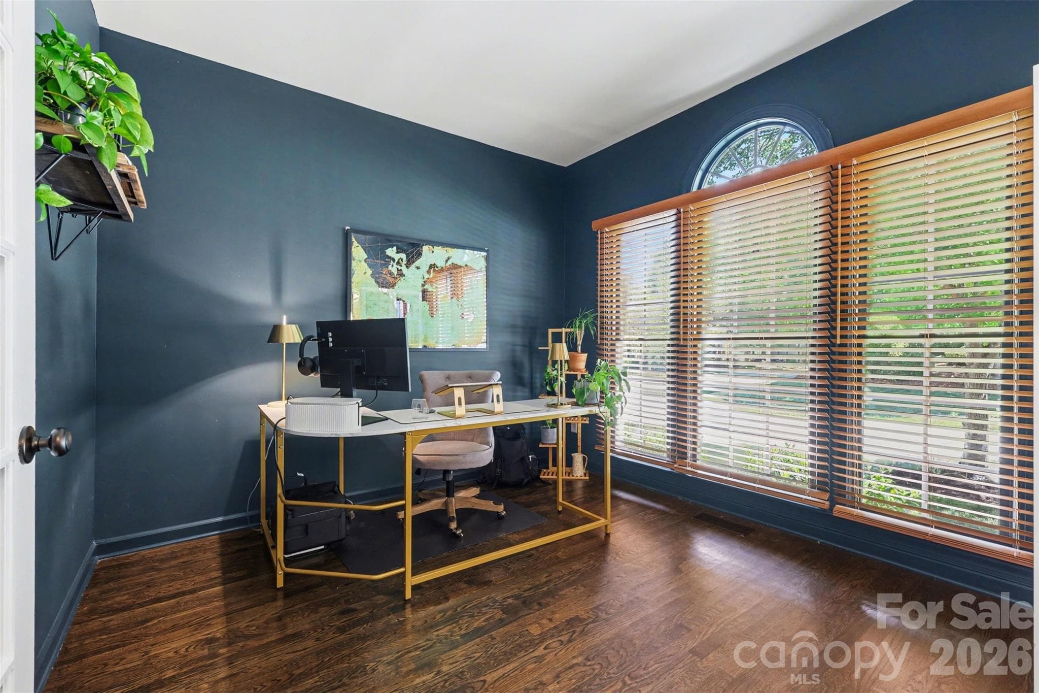 Single Family Residence at 6213 Knightsgate Court, Charlotte, photo 14 of 36