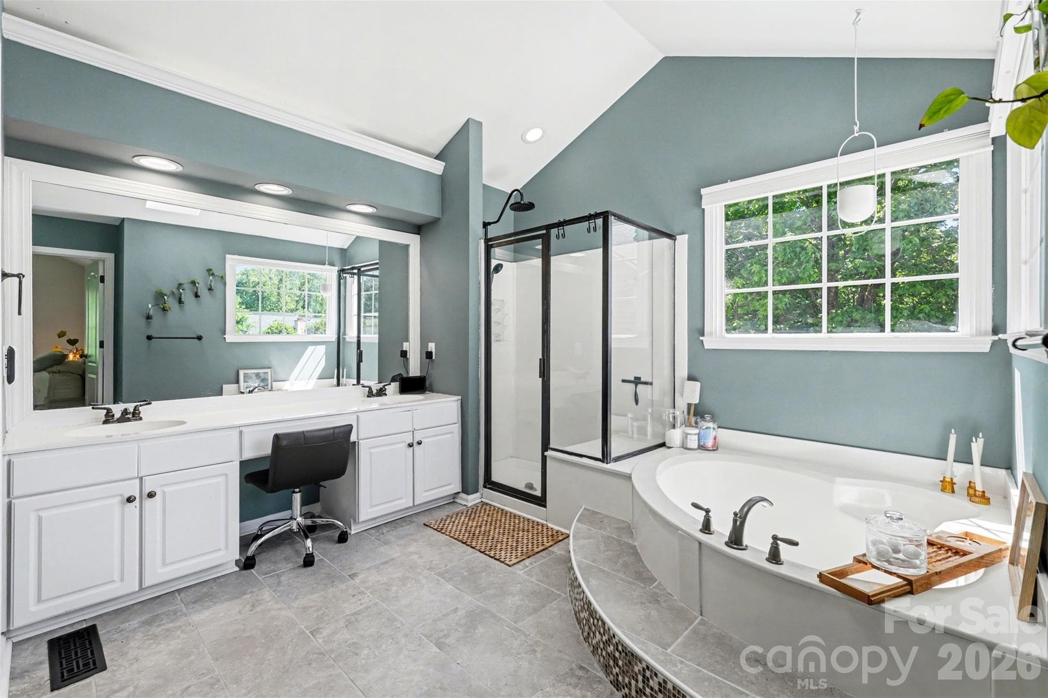 Single Family Residence at 6213 Knightsgate Court, Charlotte, photo 18 of 36