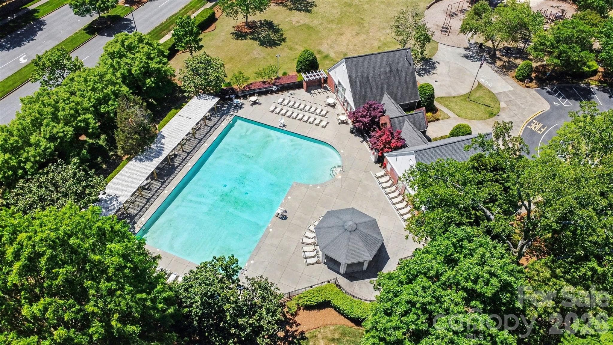 Single Family Residence at 6213 Knightsgate Court, Charlotte, photo 32 of 36