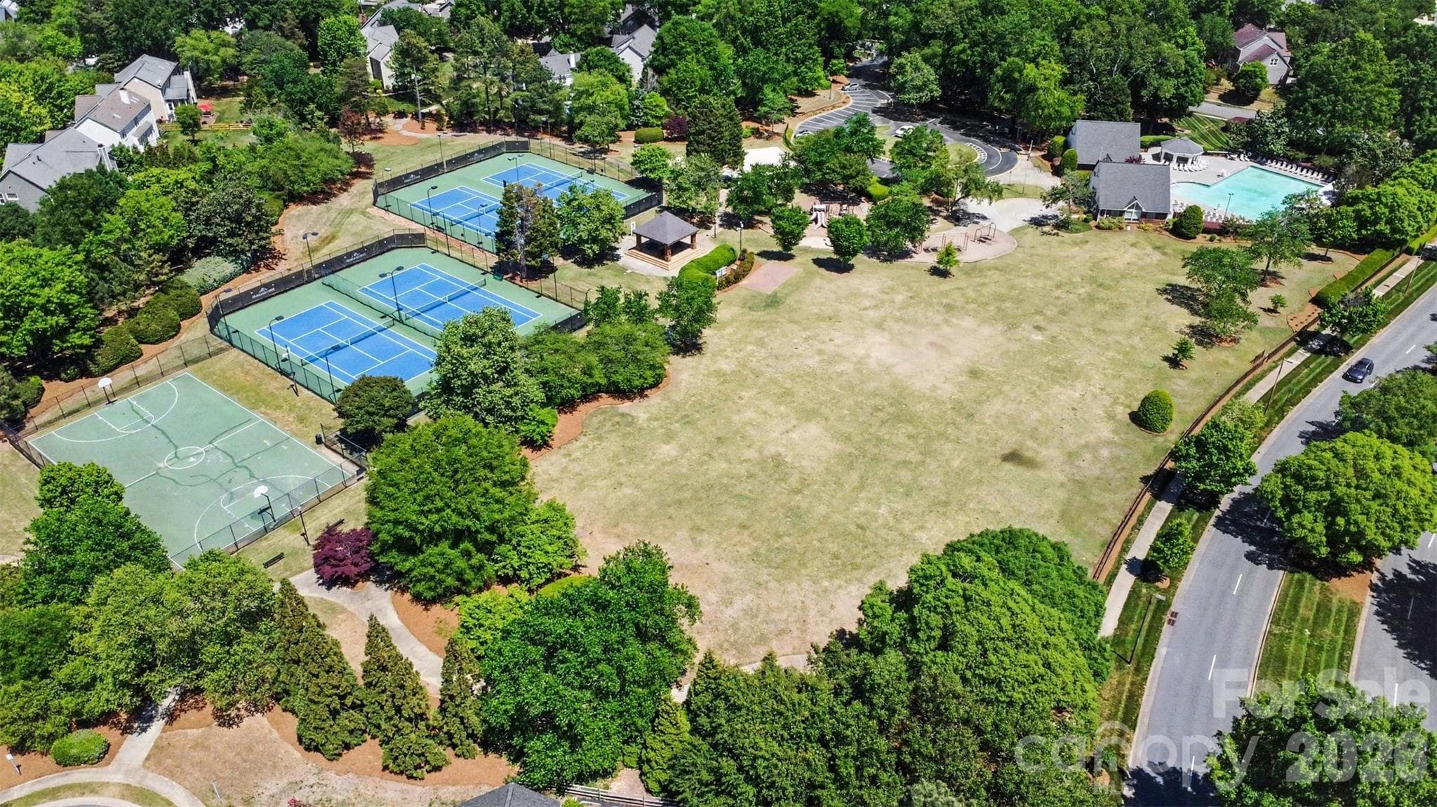 Single Family Residence at 6213 Knightsgate Court, Charlotte, photo 35 of 36