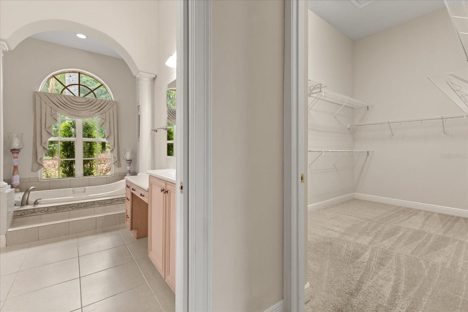 Single Family Residence at 420 VALLEY STREAM DR, GENEVA, photo 24 of 57