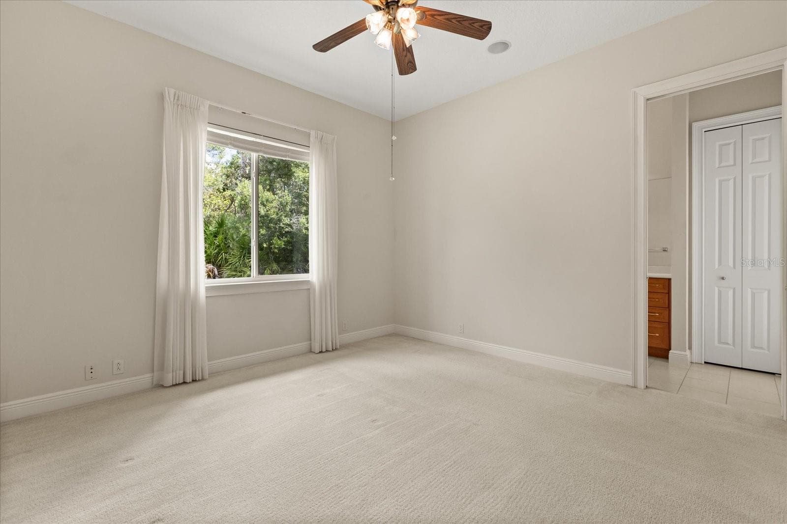 Single Family Residence at 420 VALLEY STREAM DR, GENEVA, photo 30 of 57