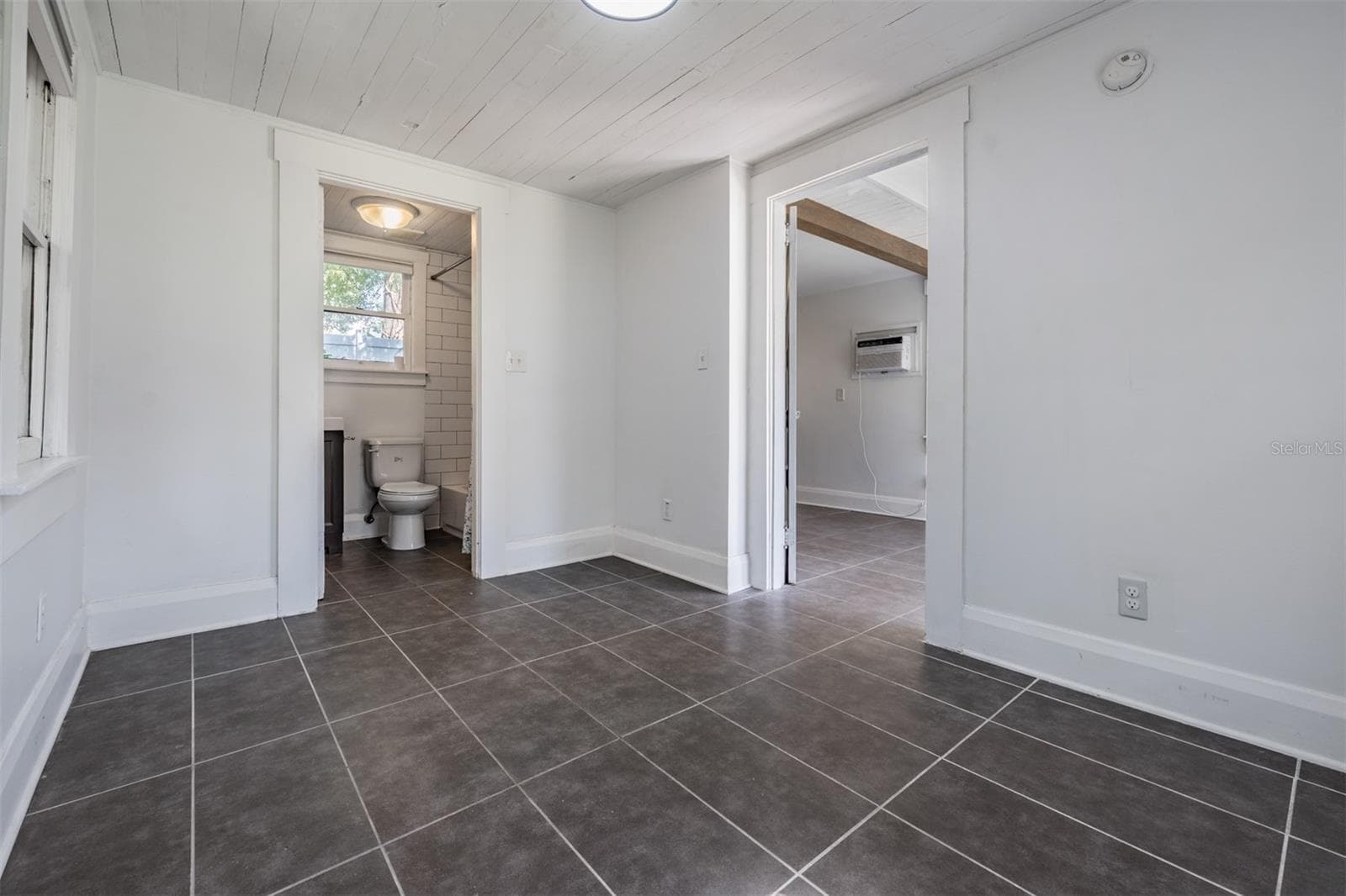Single Family Residence at 4109 N SEMINOLE AVE, TAMPA, photo 39 of 50