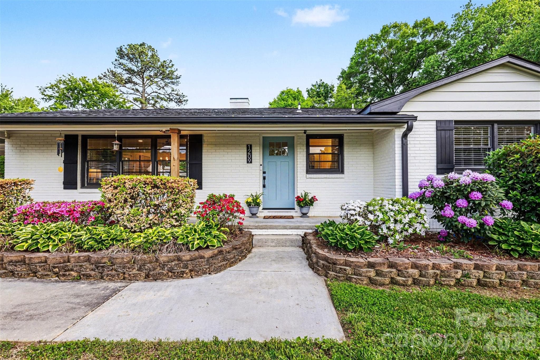 Beautiful established landscaping - 1209 Arbor Drive, Salisbury