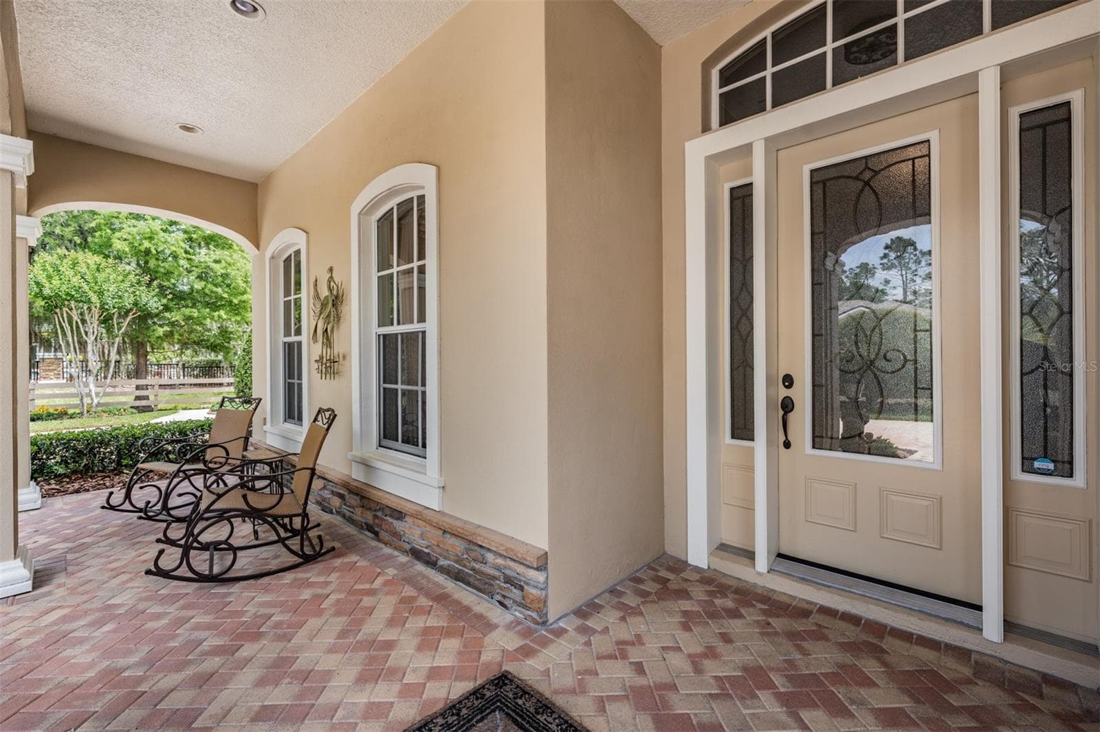 Covered front patio with lead glass doors - 21246 QUIET HAVEN CT, LAND O LAKES