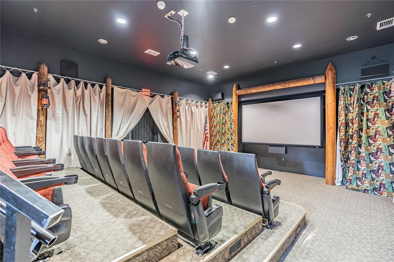 Community Clubhouse Theatre - 21246 QUIET HAVEN CT, LAND O LAKES