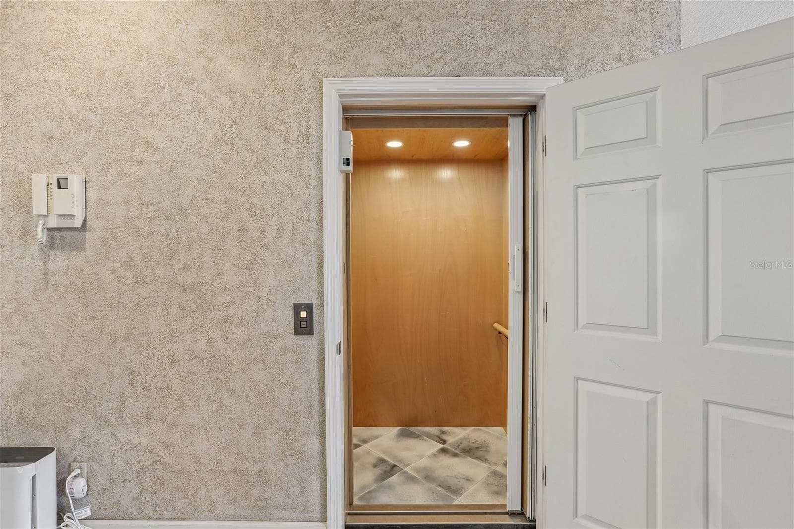 Townhouse at 113 YACHT CLUB CIR, NORTH REDINGTON BEACH, photo 5 of 47