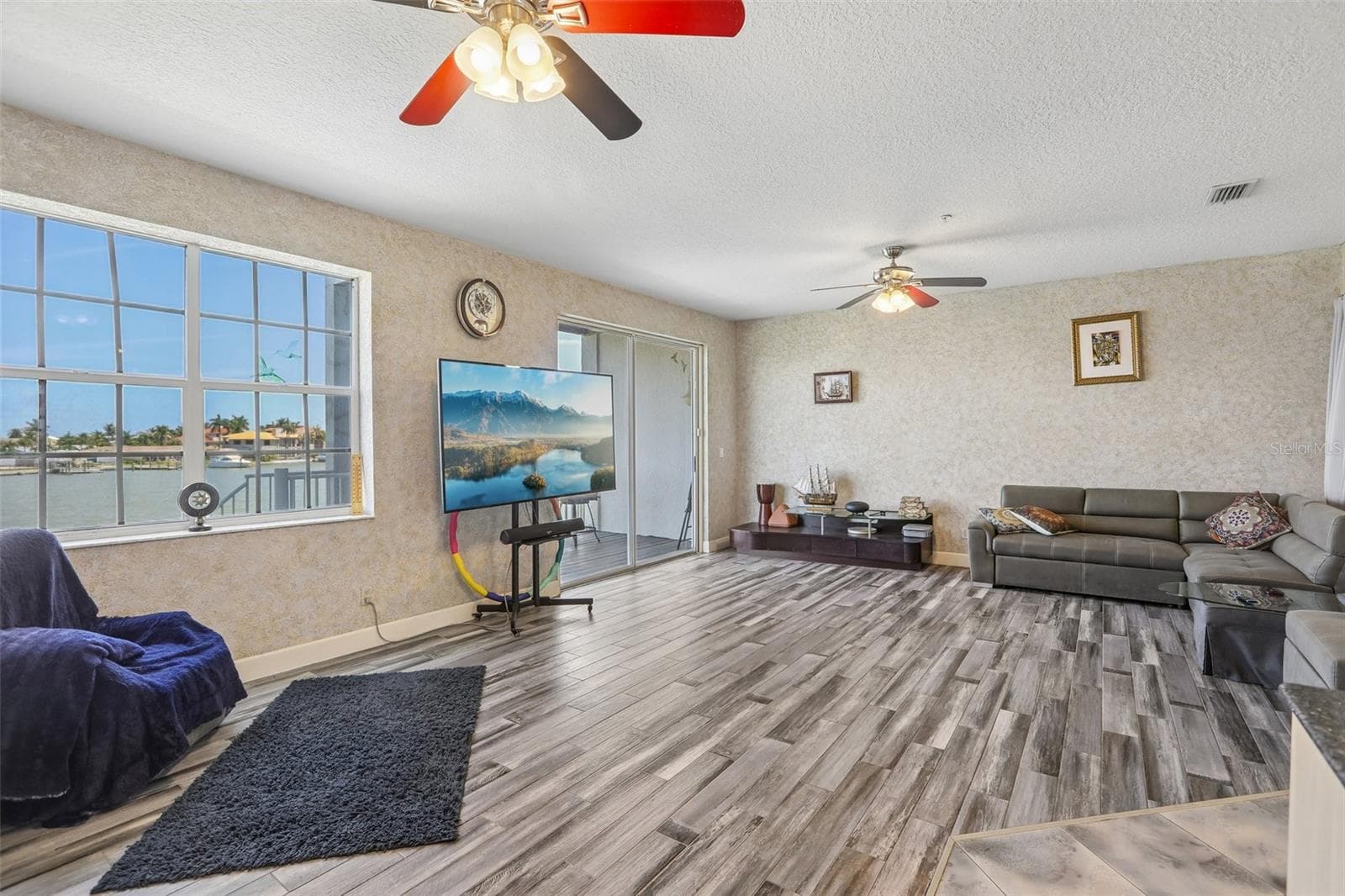 Townhouse at 113 YACHT CLUB CIR, NORTH REDINGTON BEACH, photo 6 of 47