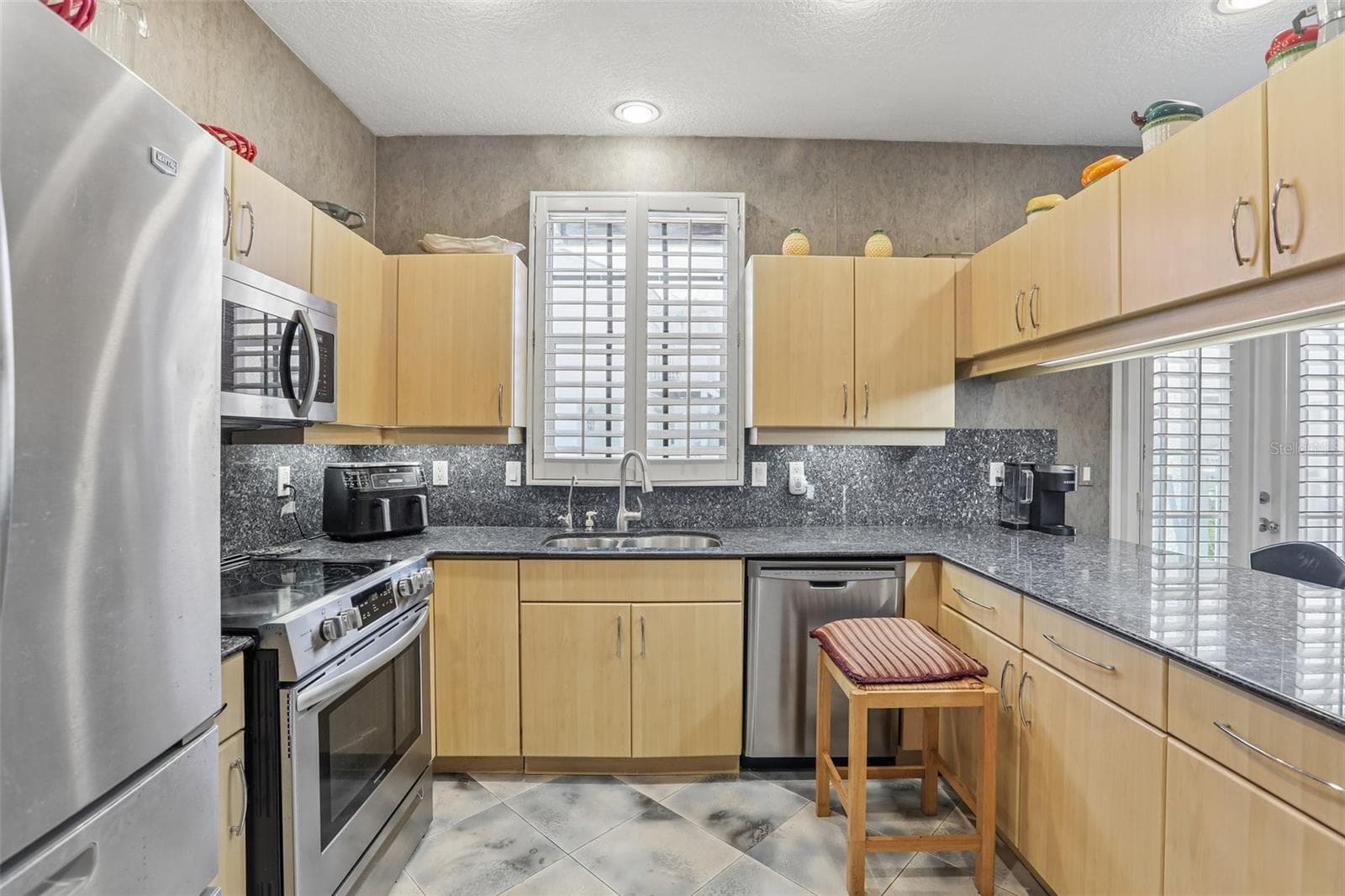 Townhouse at 113 YACHT CLUB CIR, NORTH REDINGTON BEACH, photo 13 of 47