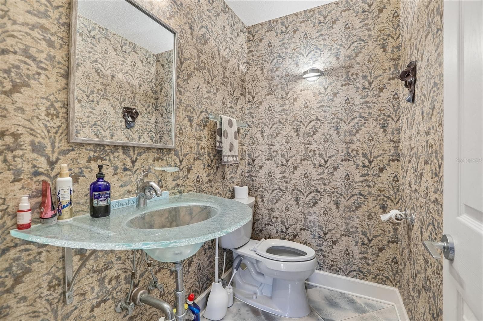 Townhouse at 113 YACHT CLUB CIR, NORTH REDINGTON BEACH, photo 16 of 47