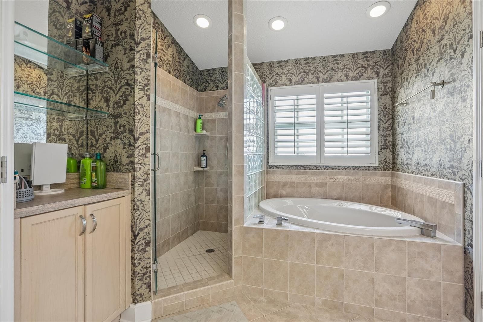 Townhouse at 113 YACHT CLUB CIR, NORTH REDINGTON BEACH, photo 28 of 47