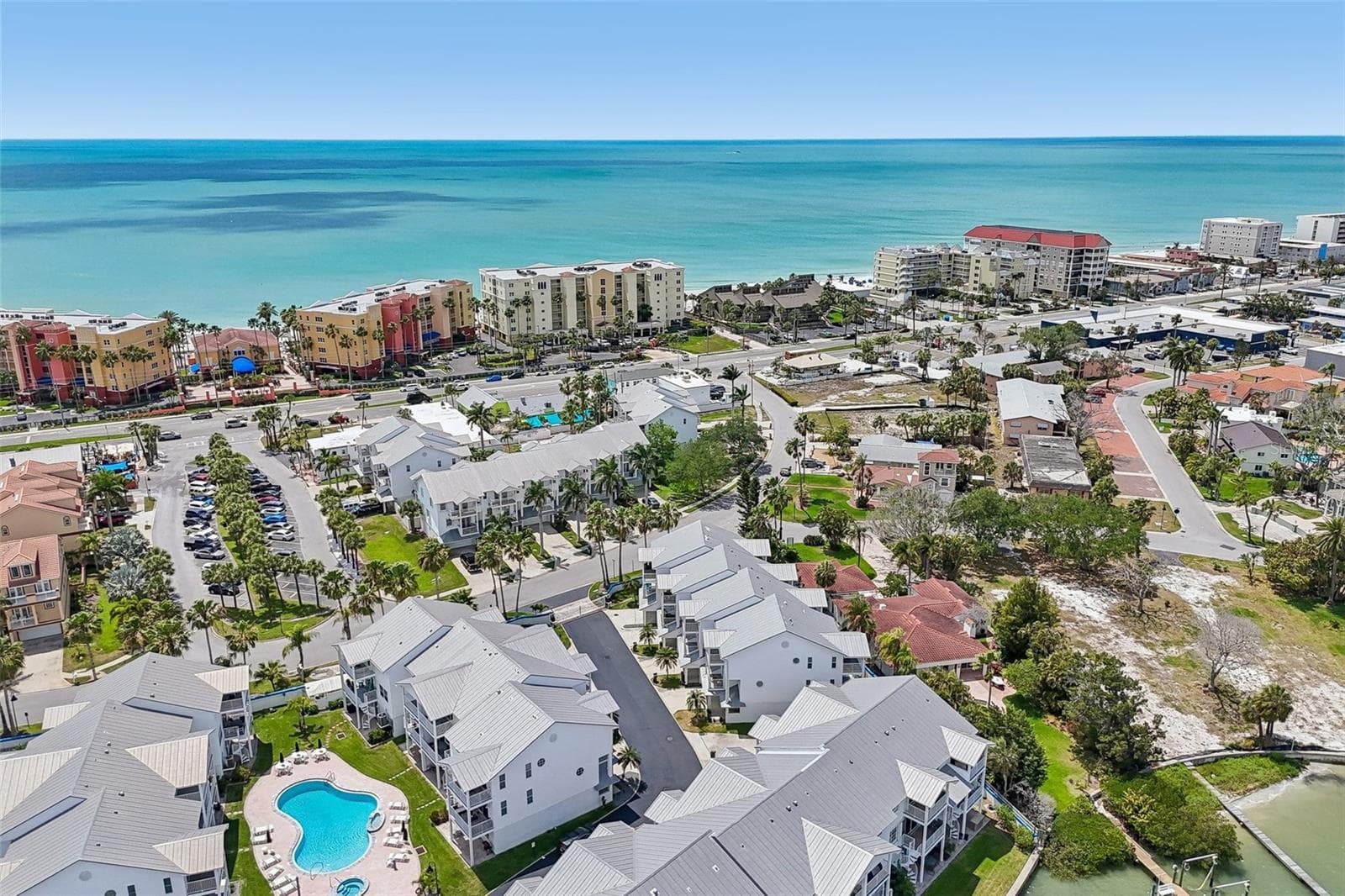 Townhouse at 113 YACHT CLUB CIR, NORTH REDINGTON BEACH, photo 44 of 47