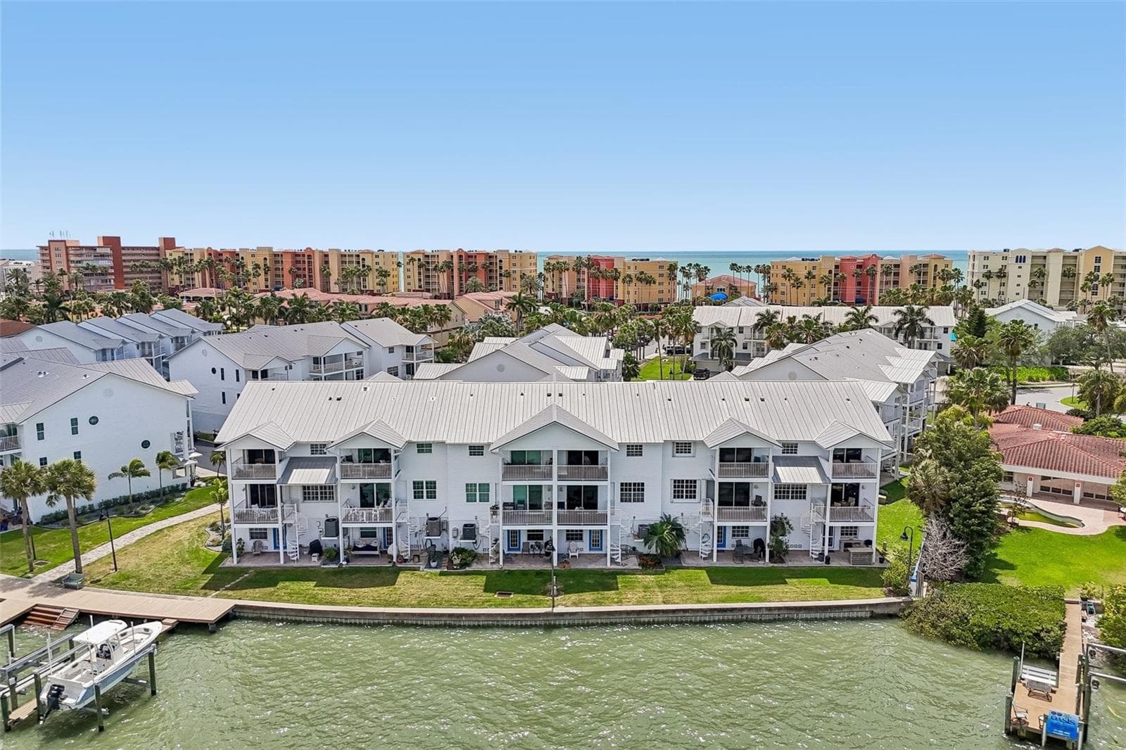 Townhouse at 113 YACHT CLUB CIR, NORTH REDINGTON BEACH, photo 46 of 47