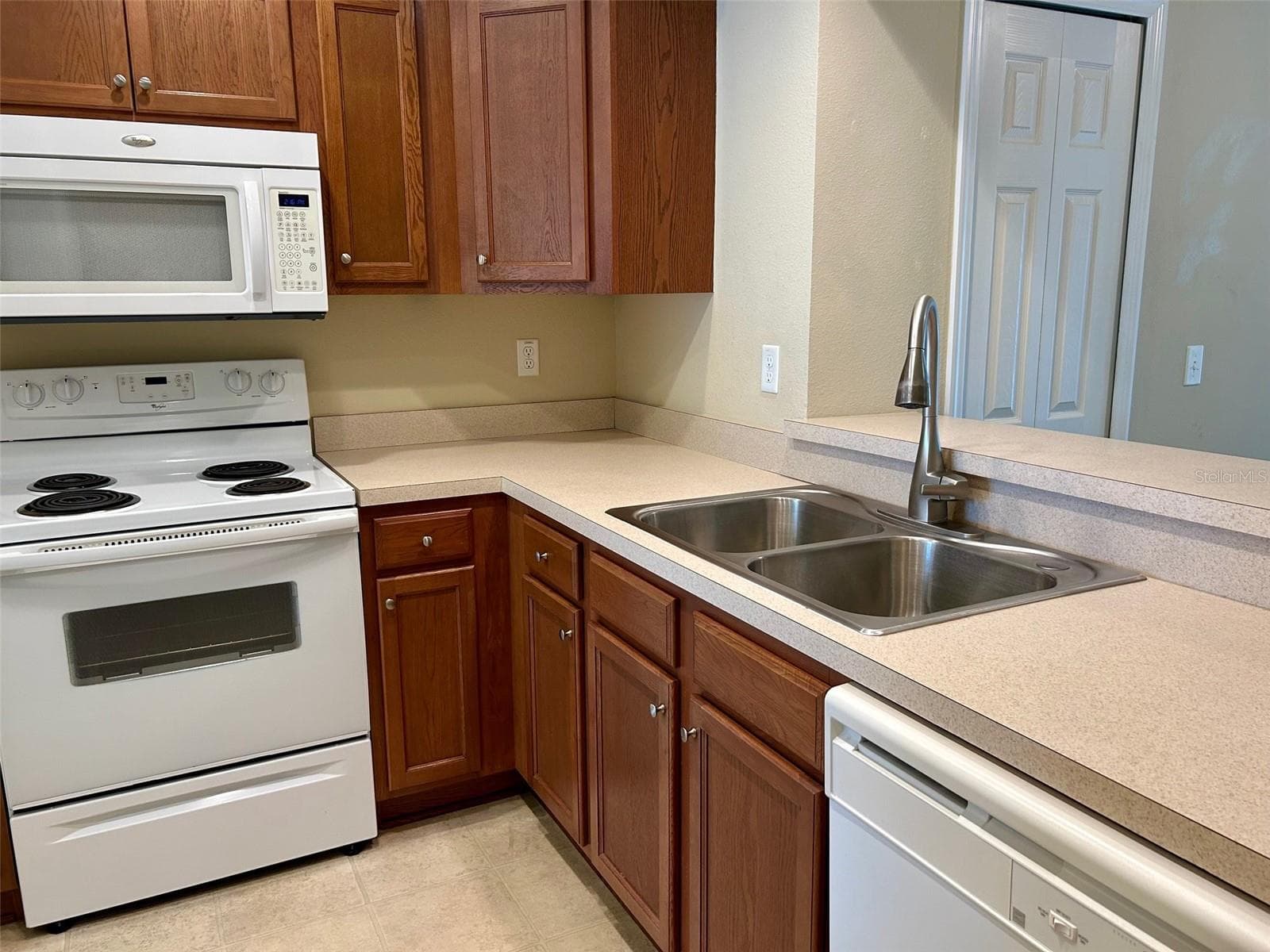Kitchen - 2078 SUN DOWN DR, CLEARWATER