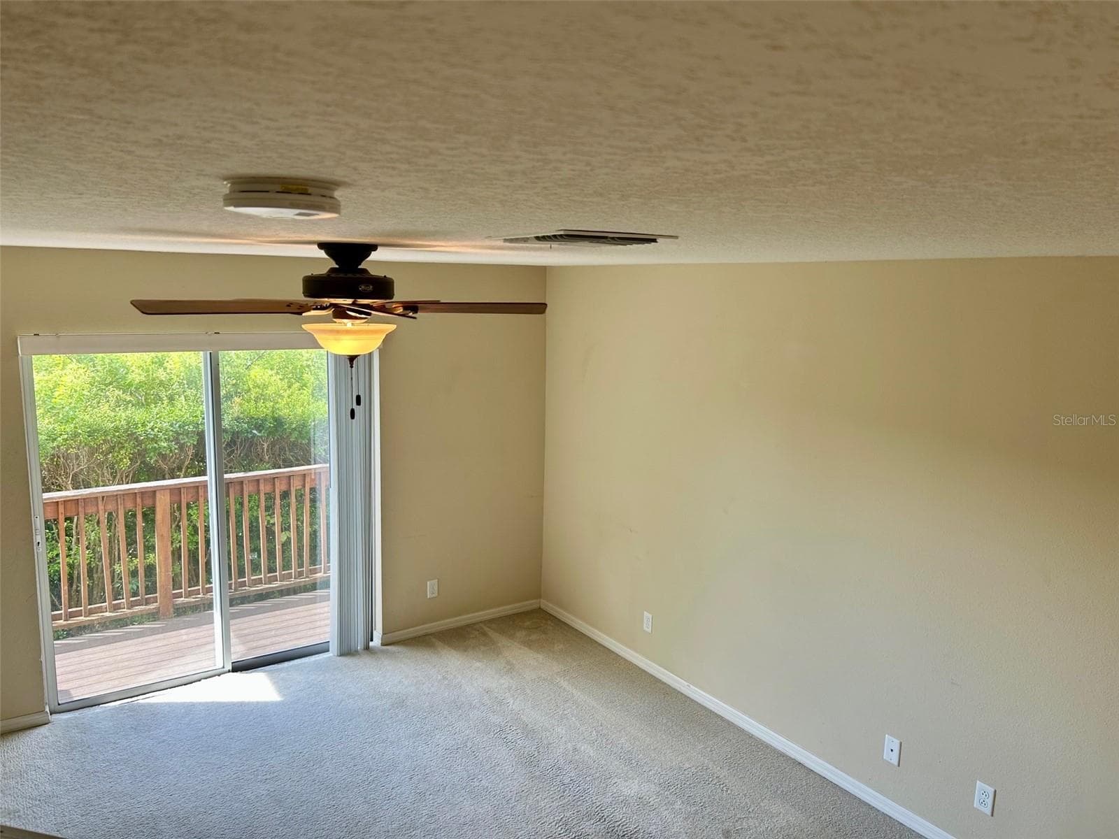 Great Room With Sliders To Deck - 2078 SUN DOWN DR, CLEARWATER