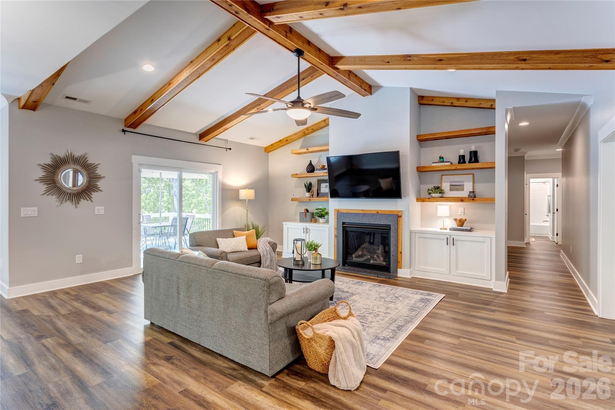 Large Family Room with wood beams - Charlotte