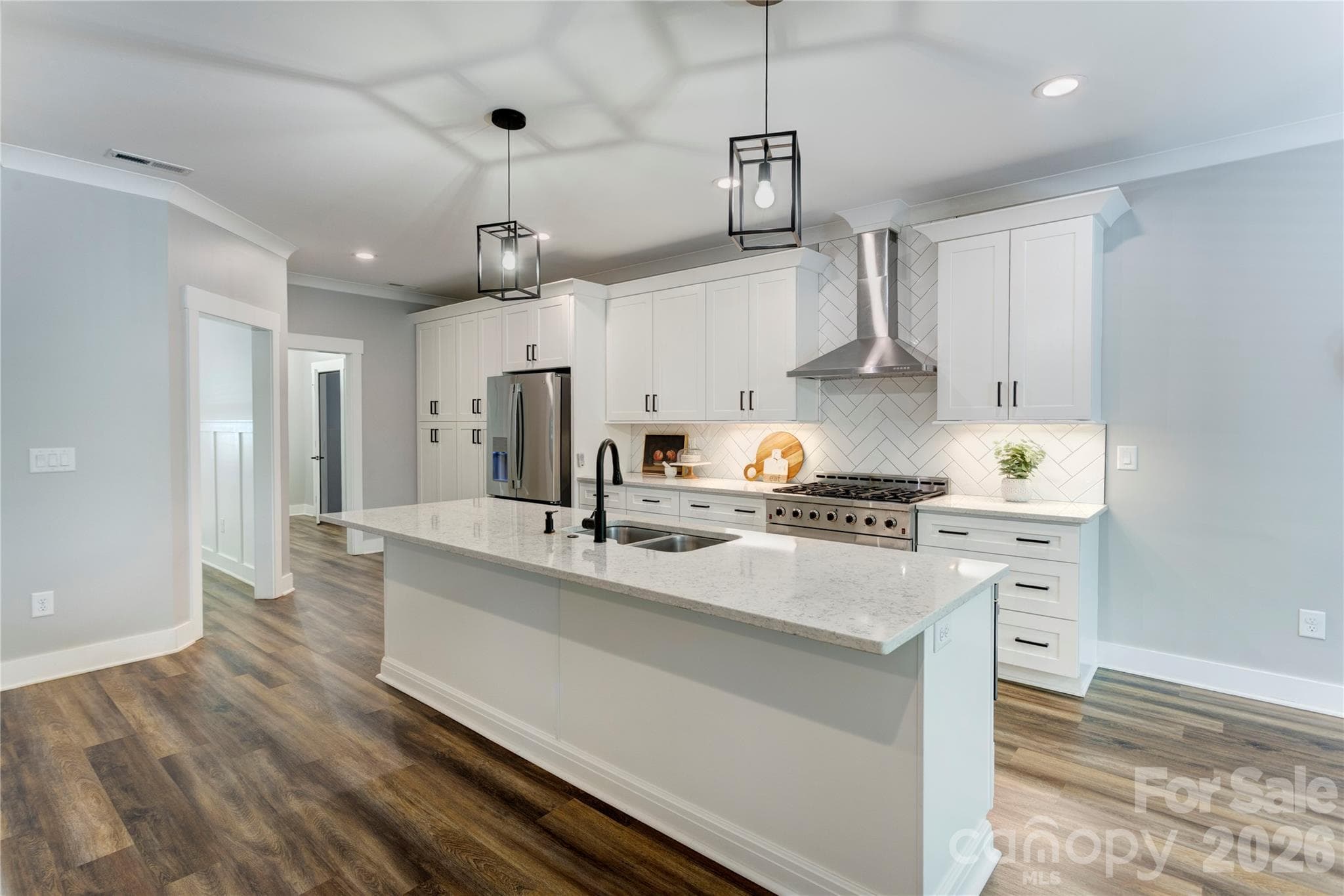 KItchen with large kitchen island with quarta - Charlotte