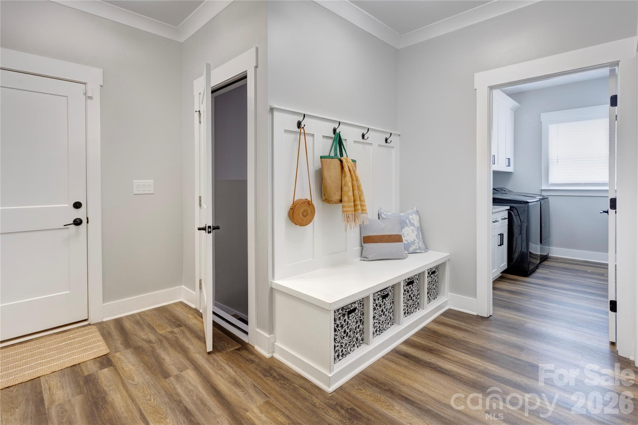 Expansive hallway - Charlotte