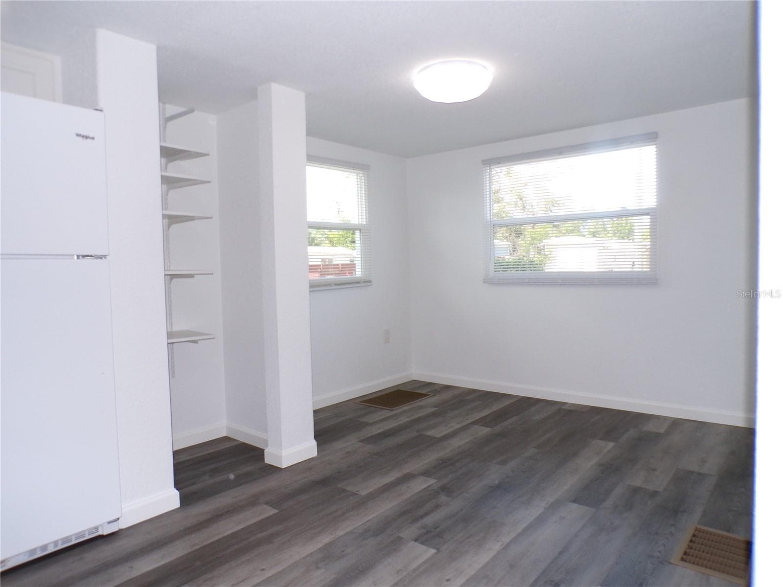 Manufactured Home at 206 RAVENNA ST N, NOKOMIS, photo 9 of 26