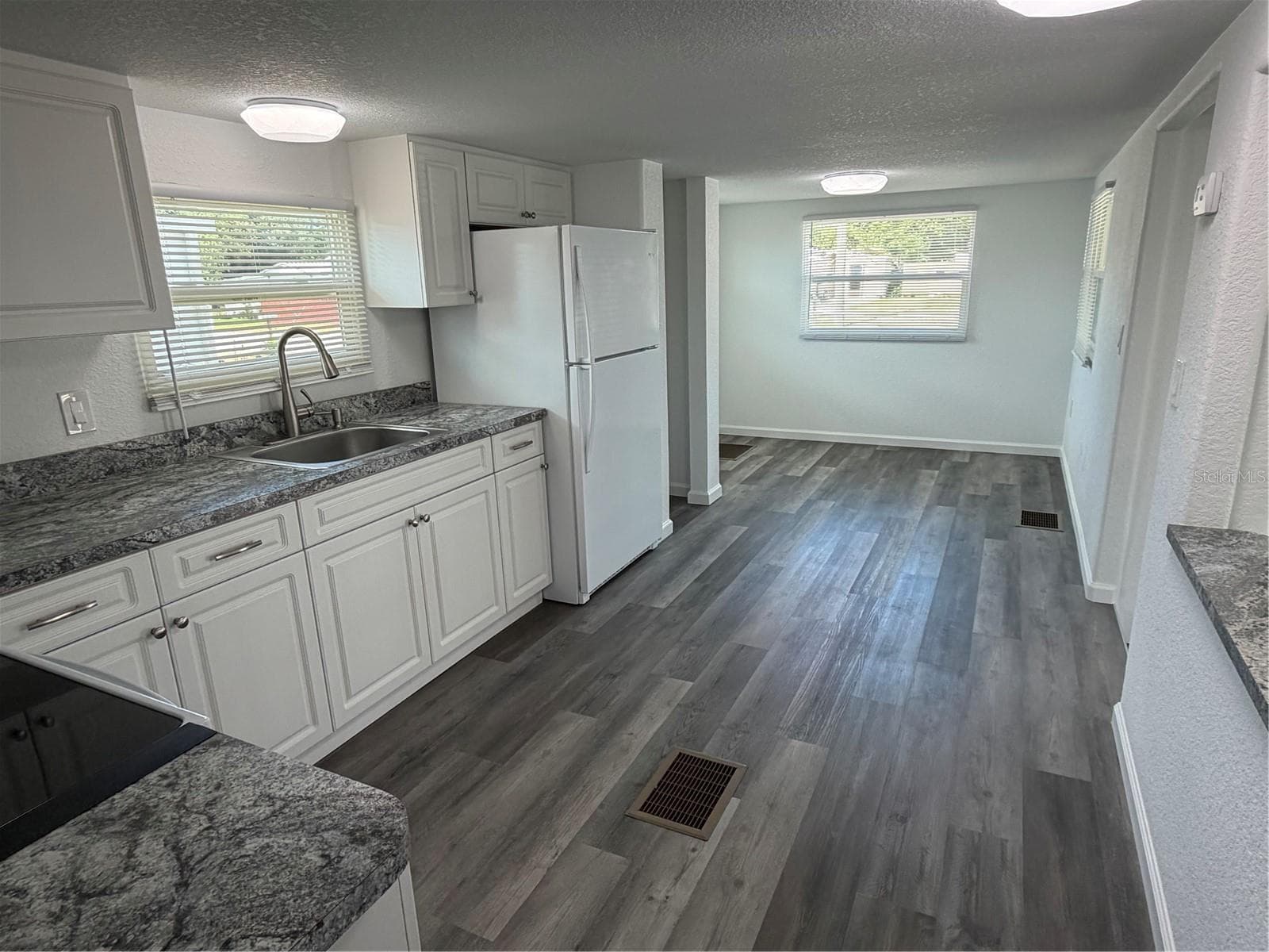 Manufactured Home at 206 RAVENNA ST N, NOKOMIS, photo 13 of 26