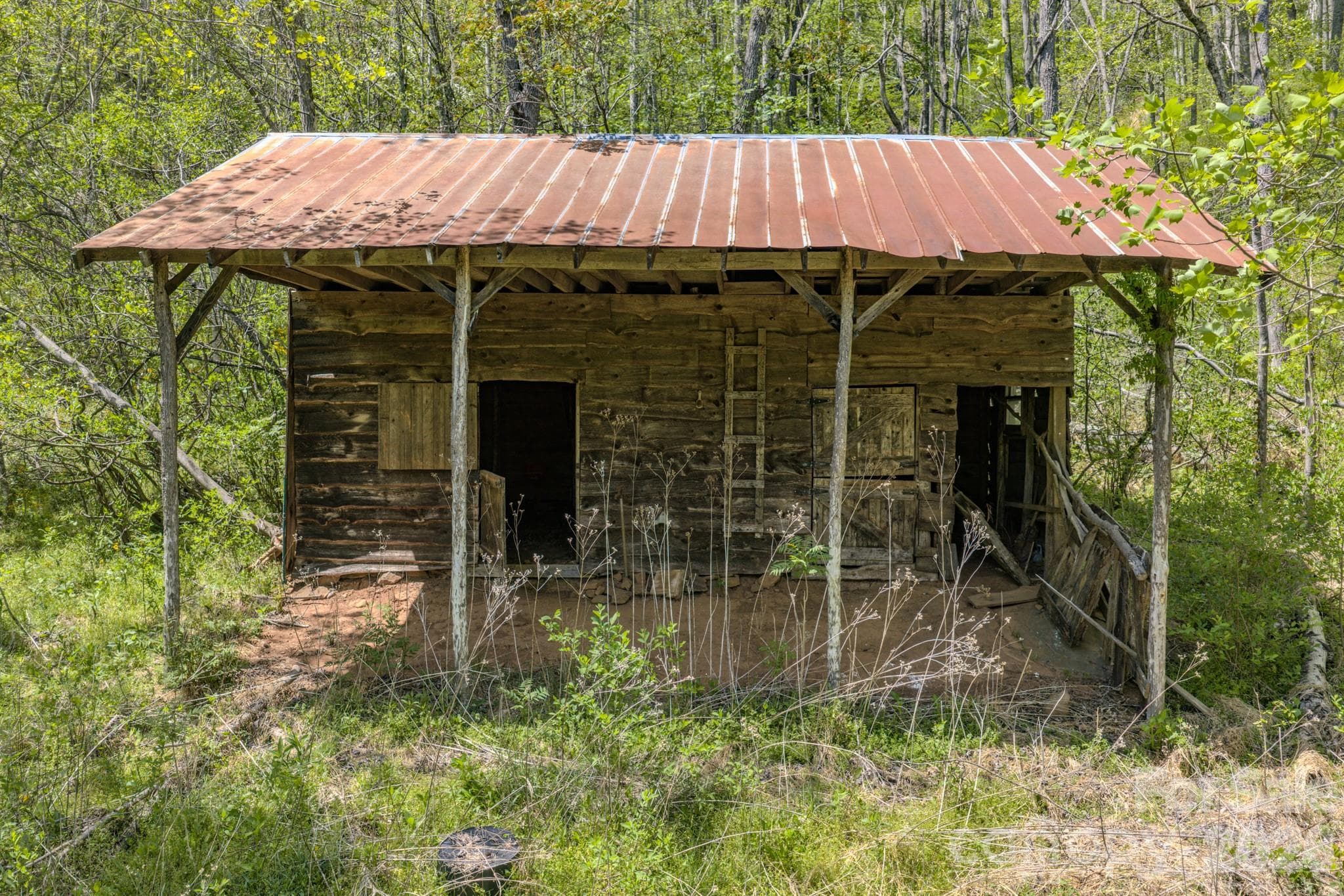 2 Stall barn in good condition - 143 Gouge Cemetery Road, Bakersville