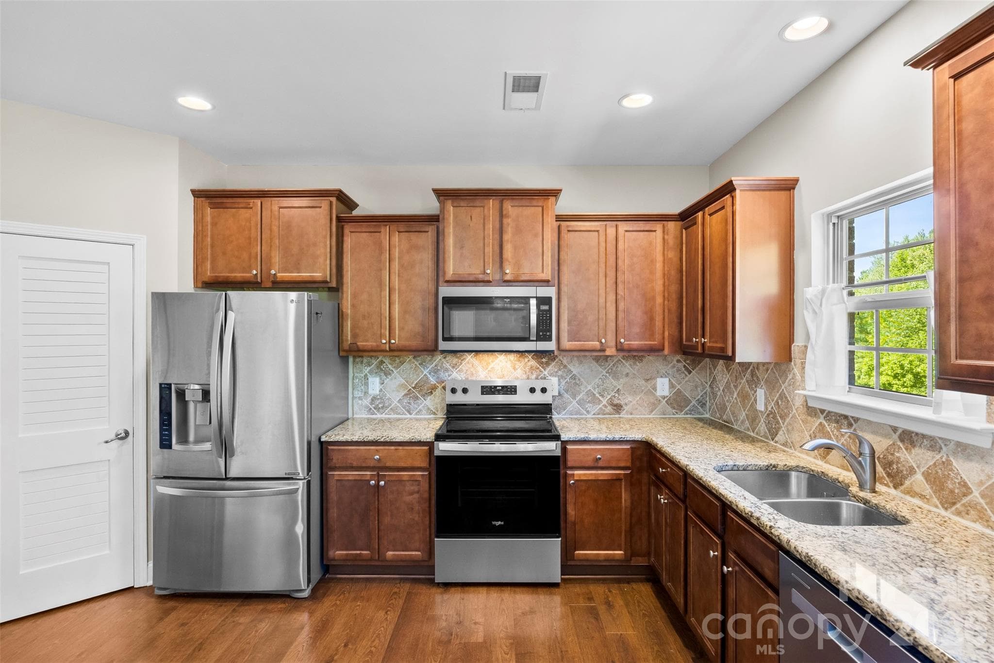 Single Family Residence at 2548 Flintshire Lane, Gastonia, photo 8 of 38