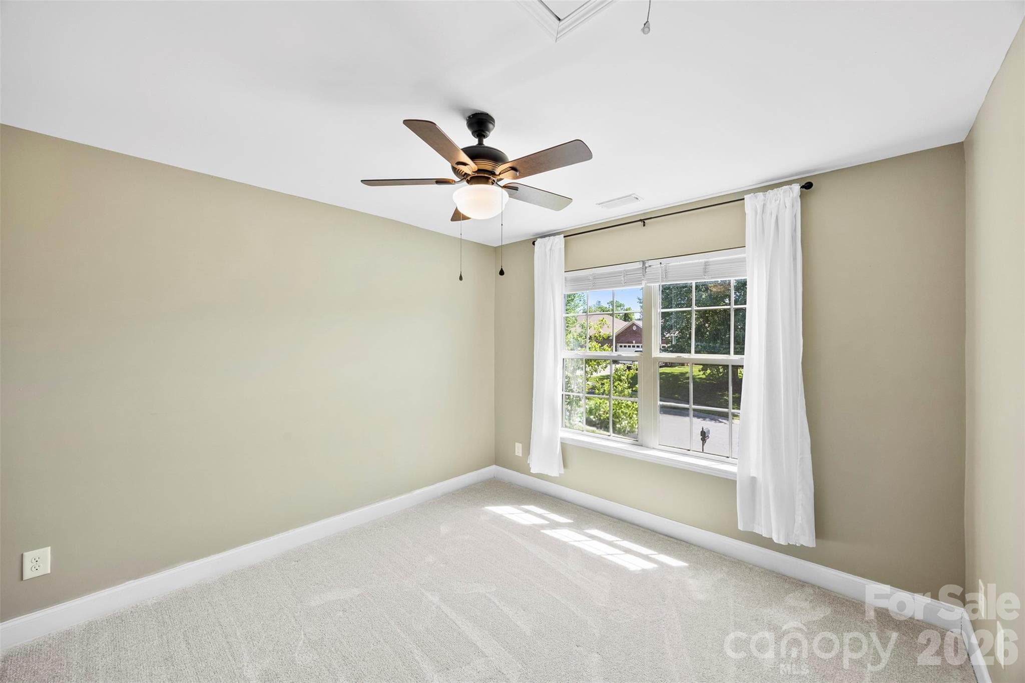 upstairs bedroom - 2548 Flintshire Lane, Gastonia