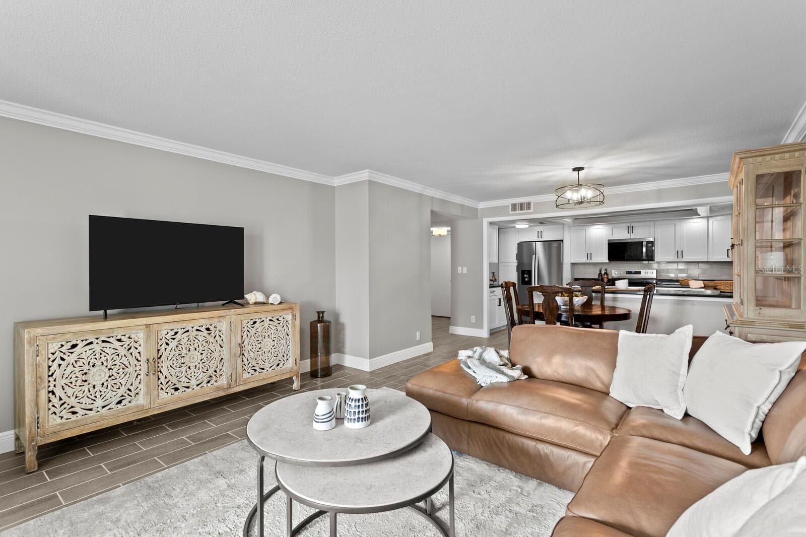 Living Room - 100 OAKMONT LN #105, BELLEAIR