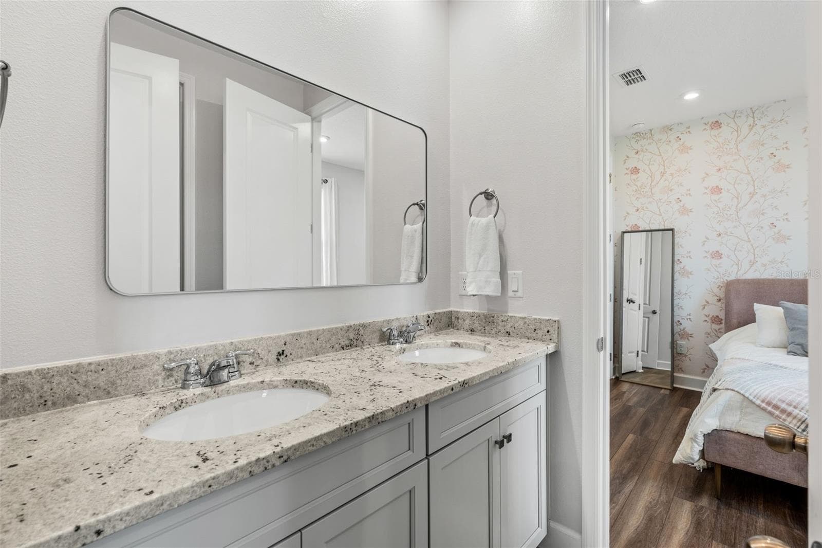 Jack and Jill Bathroom Double sinks - 1851 COASTAL CT, CELEBRATION