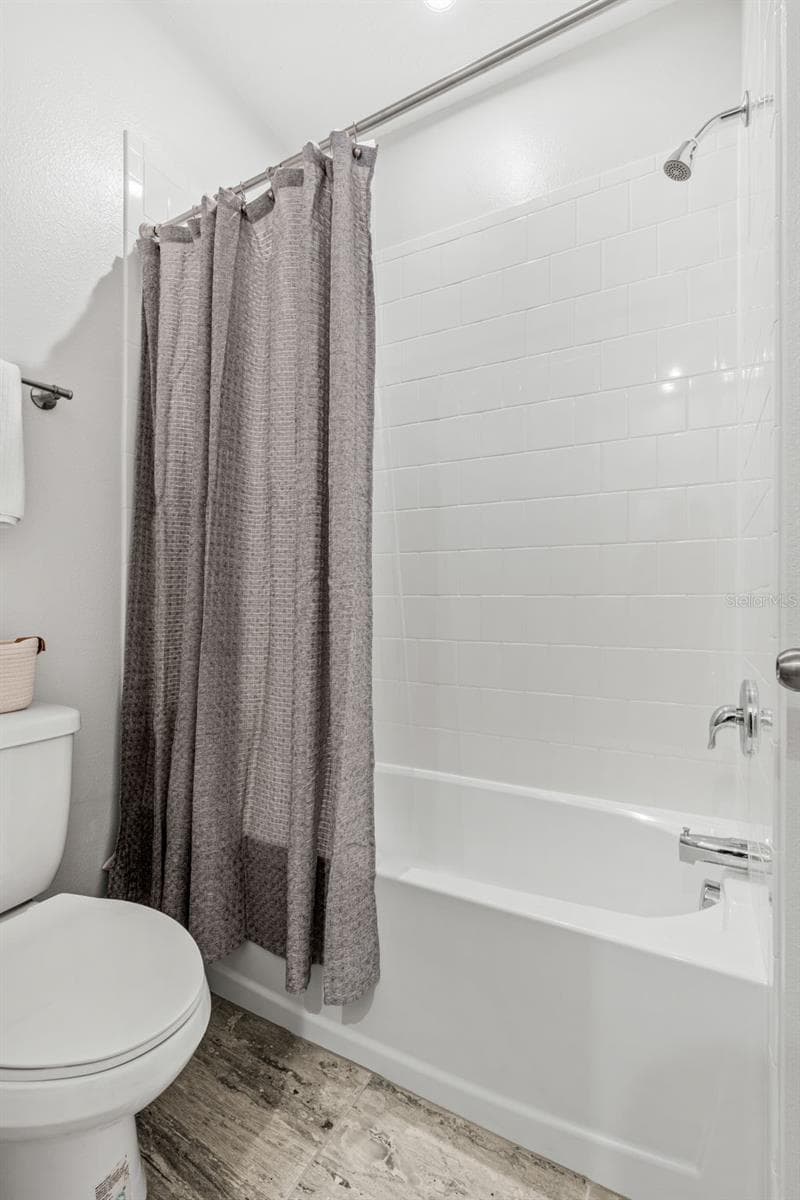 View of Shower/Bath Combo in Jack in Jill bathroom - 1851 COASTAL CT, CELEBRATION