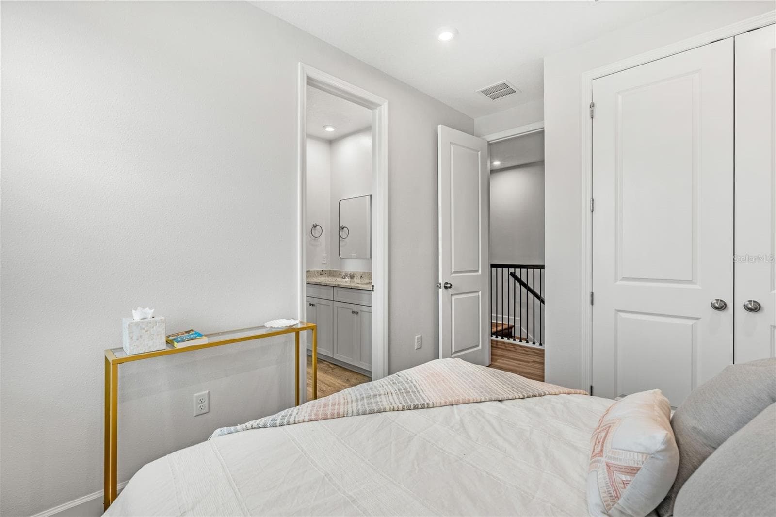 Bedroom 2 jack and jill bathroom - 1851 COASTAL CT, CELEBRATION