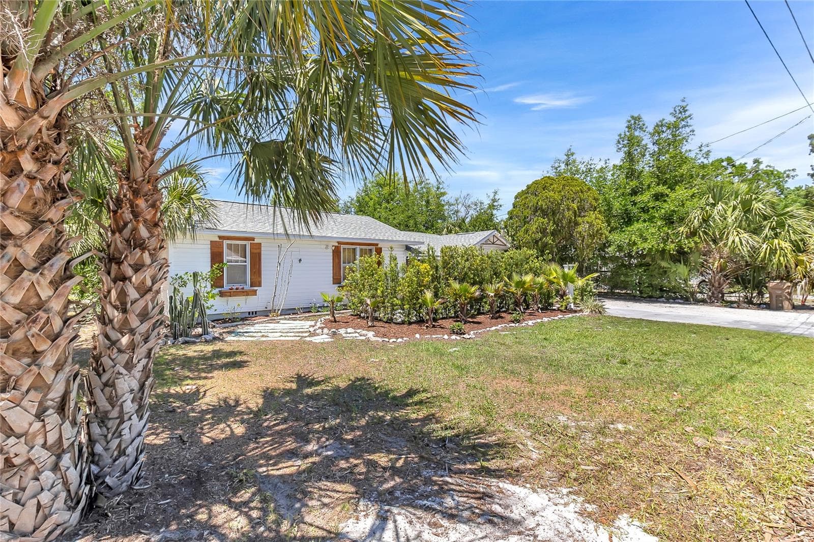 Single Family Residence at 3560 MARTIN AVE, MOUNT DORA, photo 4 of 49