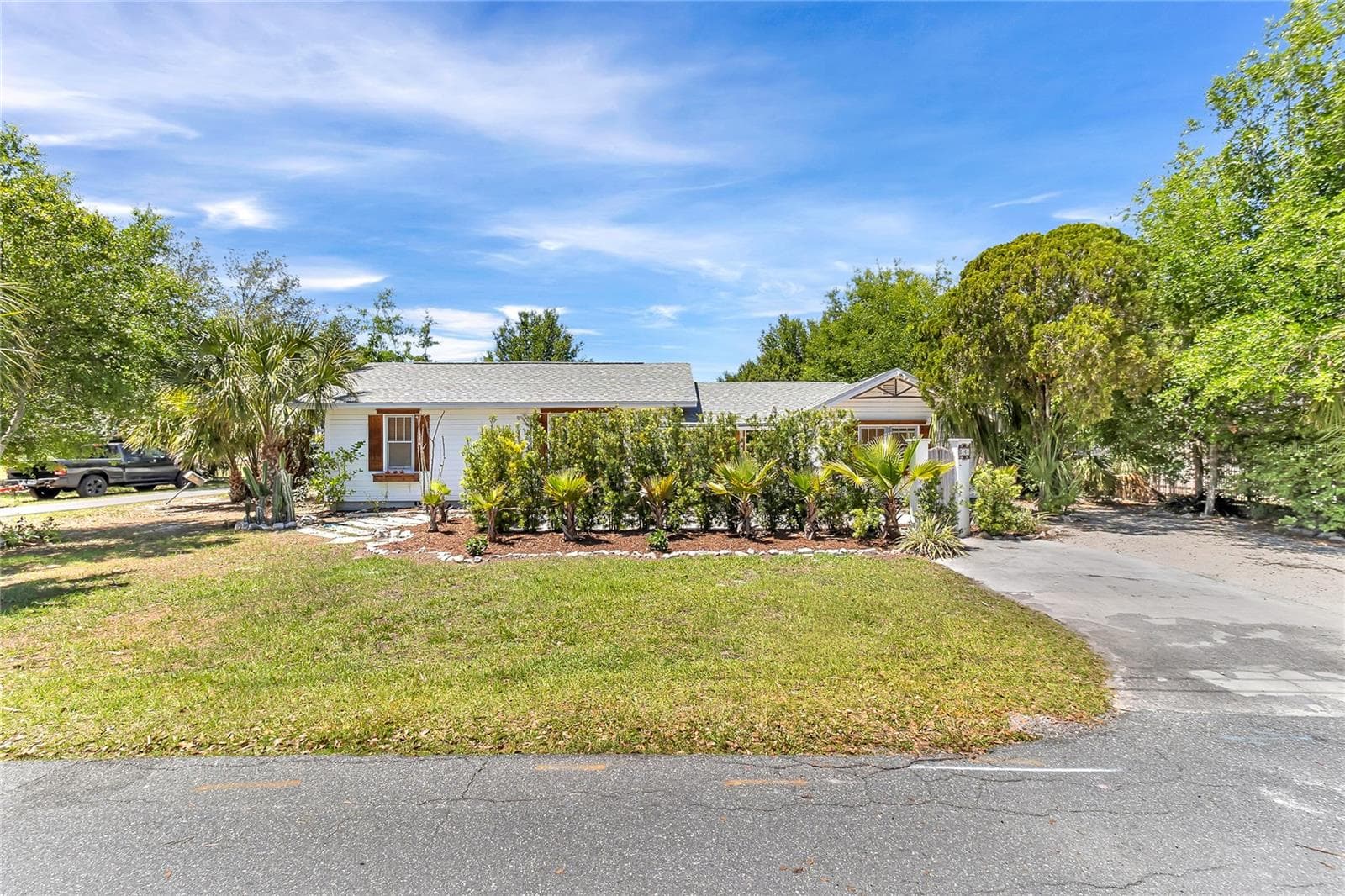 Single Family Residence at 3560 MARTIN AVE, MOUNT DORA, photo 5 of 49