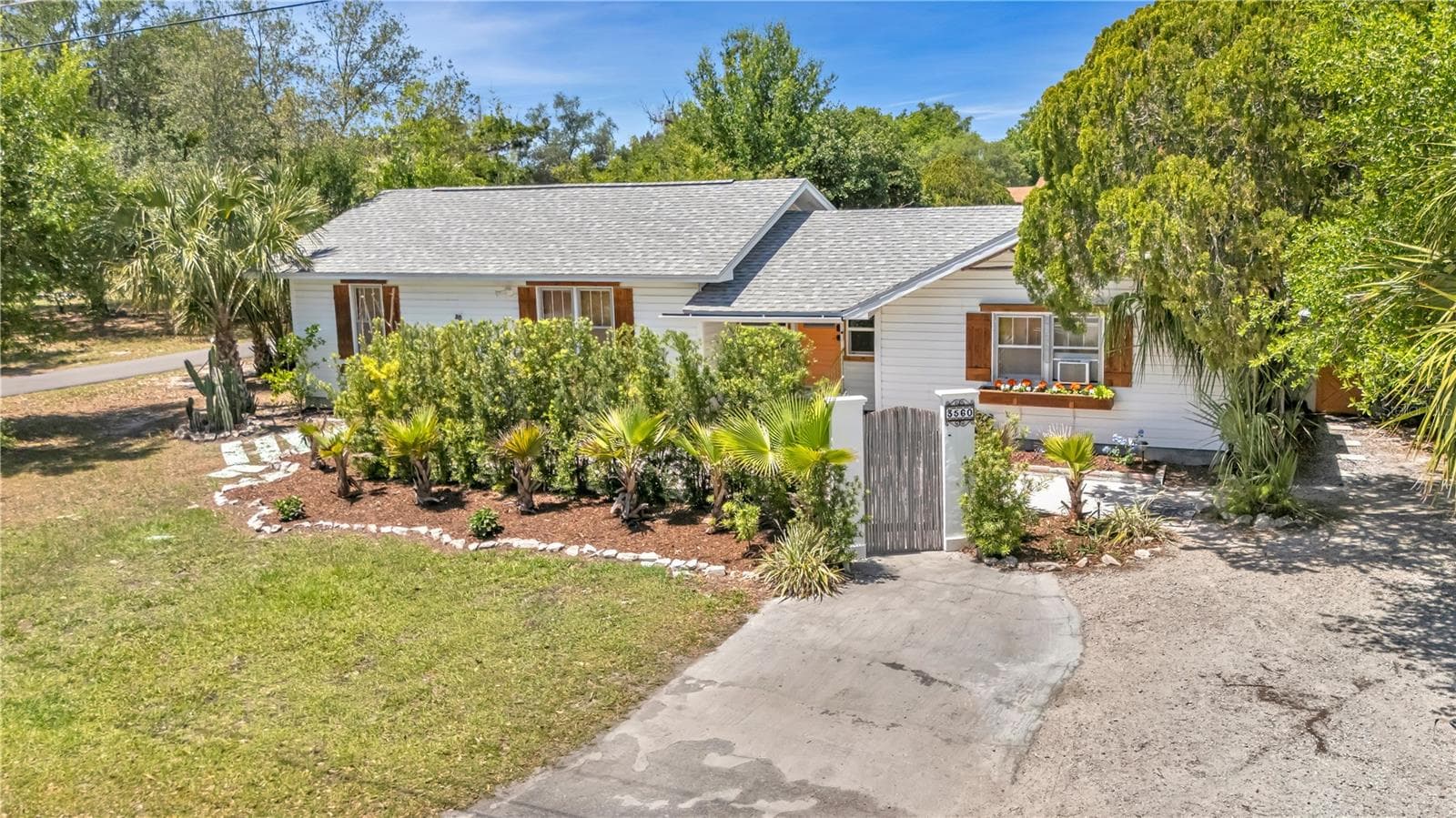 Single Family Residence at 3560 MARTIN AVE, MOUNT DORA, photo 42 of 49