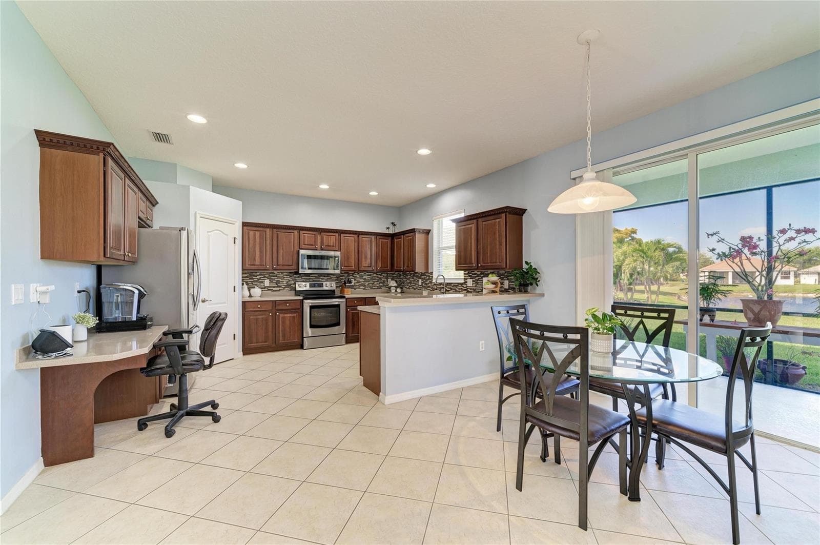 Single Family Residence at 9035 WILLOWBROOK CIR, BRADENTON, photo 14 of 56